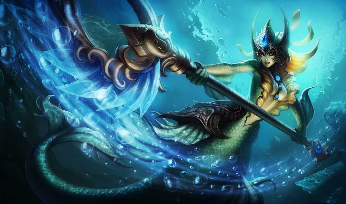 Nami is holding her weapon under the sea Nami is holding her weapon under the sea