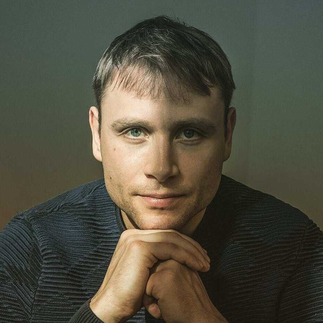 is Max Riemelt gay