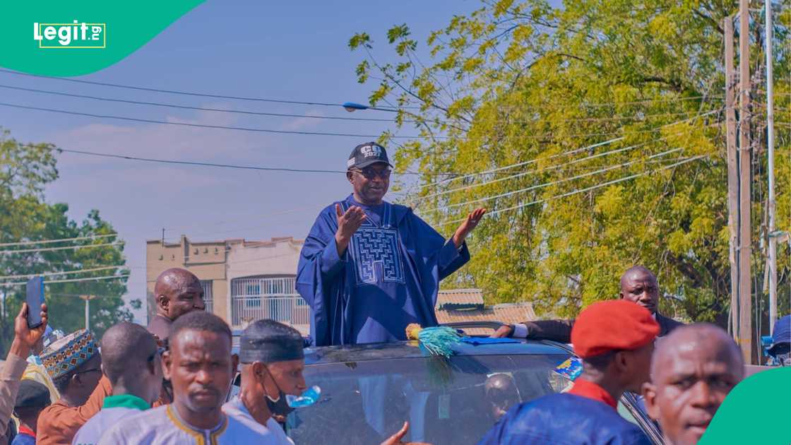 Muhammed Babandede tsohon shugaban NIS zai tsaya takarar sanata a Jigawa. Muhammed Babandede tsohon shugaban NIS zai tsaya takarar sanata a Jigawa.