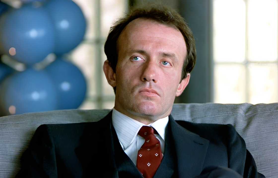 Jonathan Banks as the character Zack sitting on a couch Jonathan Banks as the character Zack sitting on a couch