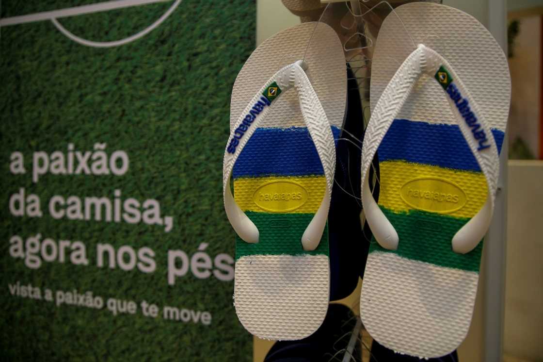 A promotional video for Havaianas flip-flops featuring prominent actress Fernanda Torres, a supporter of the Brazilian left wing, has sparked outrage on the right A promotional video for Havaianas flip-flops featuring prominent actress Fernanda Torres, a supporter of the Brazilian left wing, has sparked outrage on the right