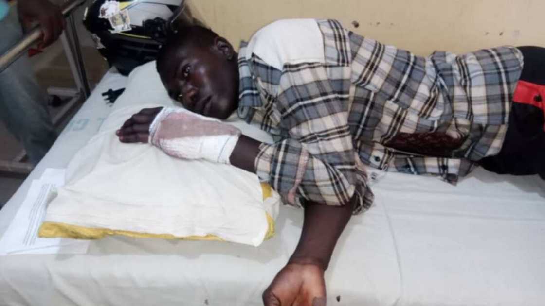 'Yan daba sun sari dalibin jami'a a jihar Bauchi 'Yan daba sun sari dalibin jami'a a jihar Bauchi