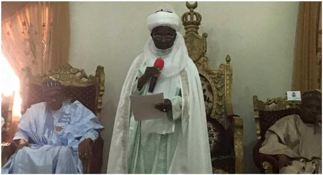 Shugaba Buhari a fadar Mai martaba Sarkin Gwandu, Muhammadu Bashar Shugaba Buhari a fadar Mai martaba Sarkin Gwandu, Muhammadu Bashar