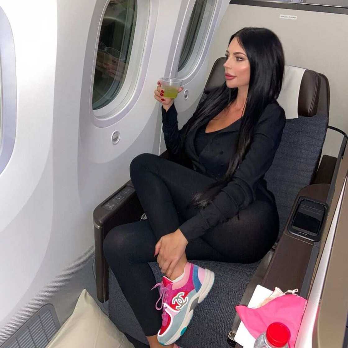 Yvonne Bar Yvonne Bar