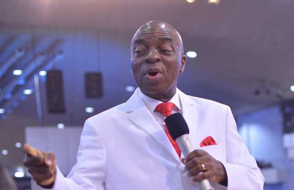 Bishop David Oyedepo preaching Bishop David Oyedepo preaching