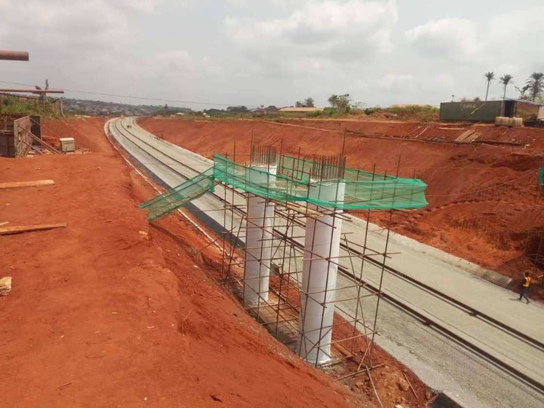 Sambaleliyar layin dogo daga birnin Abeokuta zuwa Legas Sambaleliyar layin dogo daga birnin Abeokuta zuwa Legas