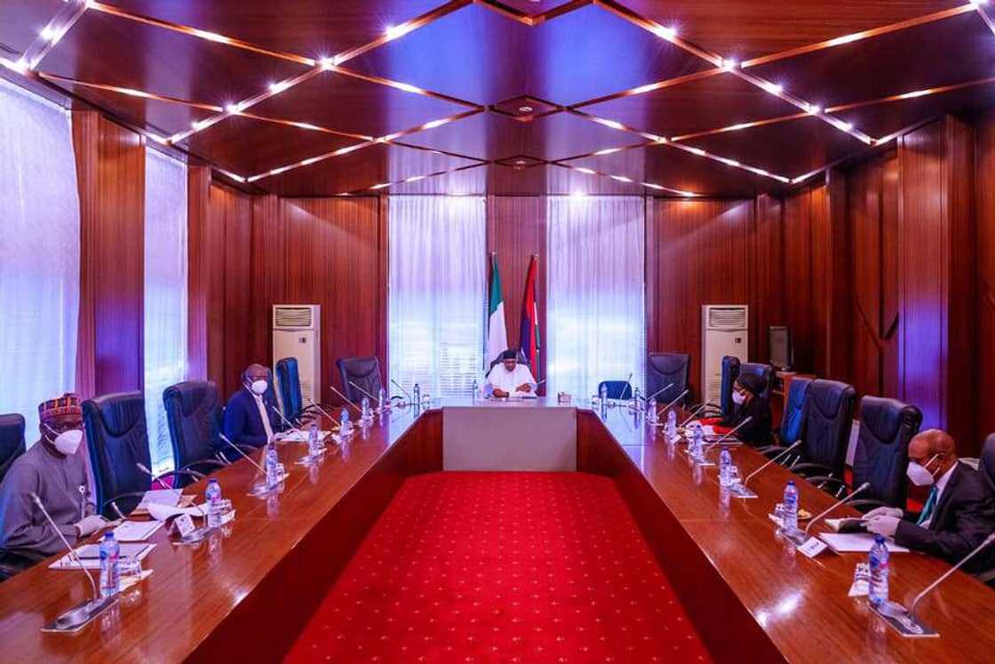Coronavirus: Buhari meets CBN gov, finance minister, others over state of economy Coronavirus: Buhari meets CBN gov, finance minister, others over state of economy