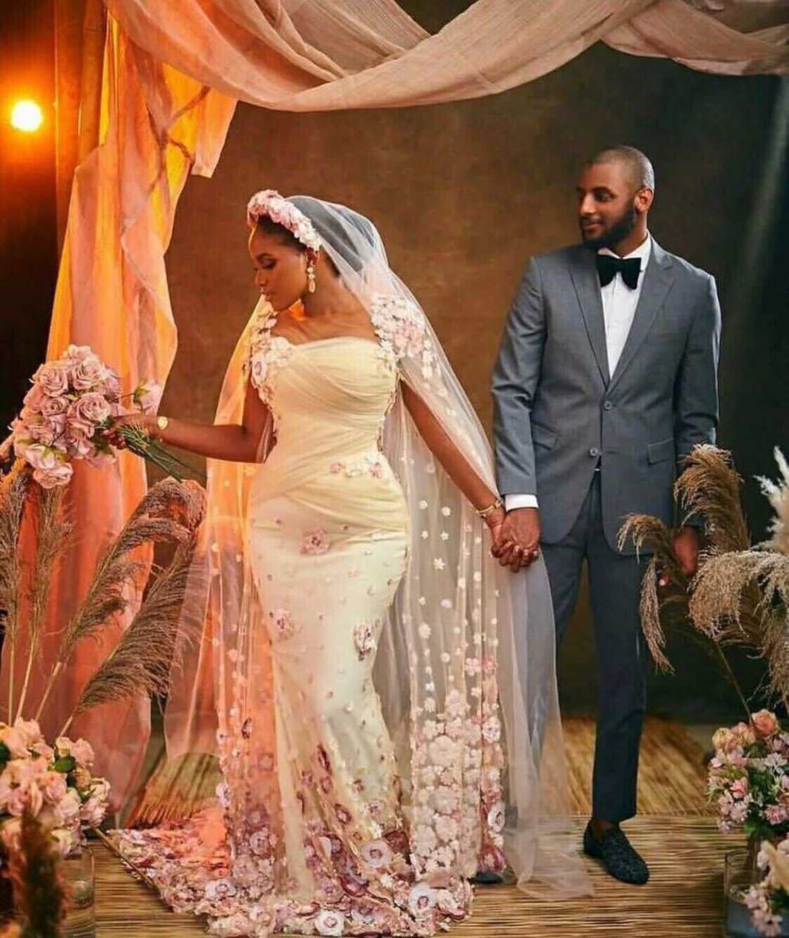 Shehu Yar'adua da amaryarsa Shehu Yar'adua da amaryarsa