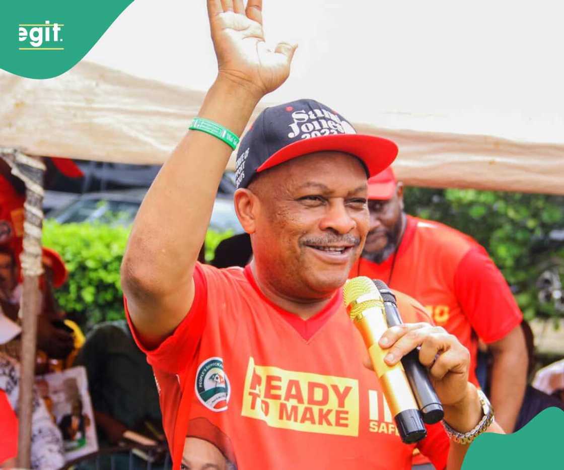 Sanata Samuel Anyanwu. Sanata Samuel Anyanwu.