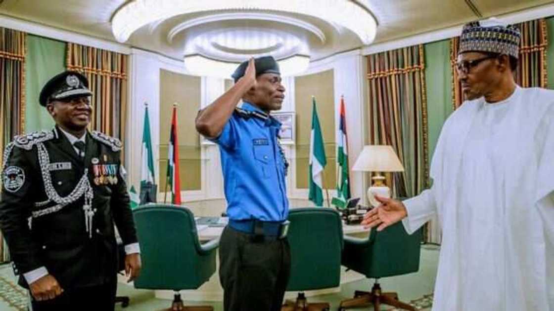 Shugaba Buhari ya umarci IG Adamu ya mika takardar ritayarsa Shugaba Buhari ya umarci IG Adamu ya mika takardar ritayarsa