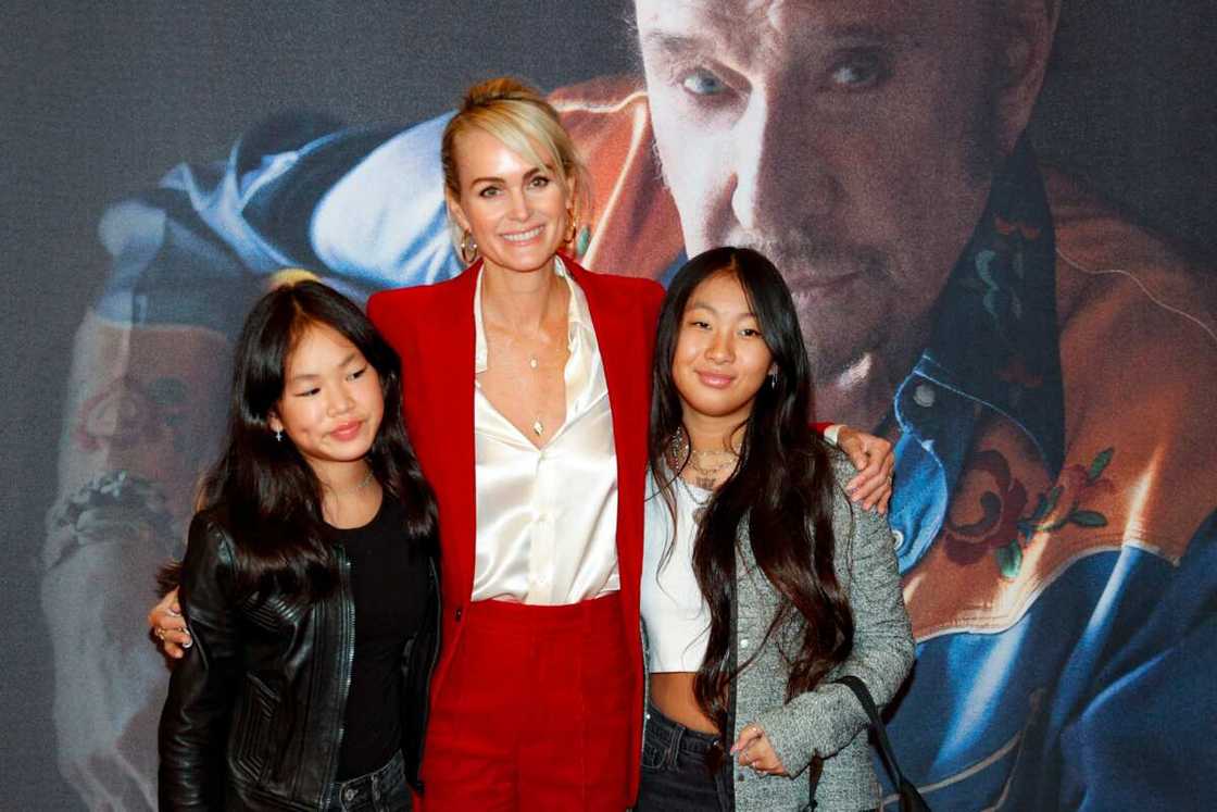 Laeticia Hallyday avec ses filles Jade et Joy
Photo : GEOFFROY VAN DER HASSELT/AFP via Getty Images