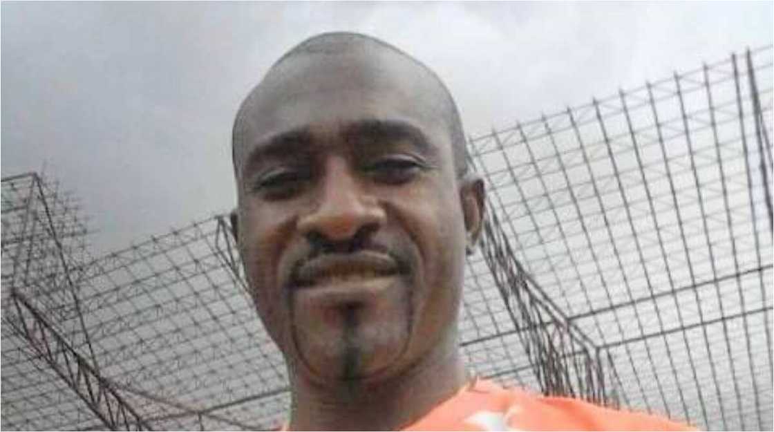 Hawaye sun kwaranya sakamakon kashe tsohon ɗan kwallon Nigeria da aka yi a rikicin Jos Hawaye sun kwaranya sakamakon kashe tsohon ɗan kwallon Nigeria da aka yi a rikicin Jos