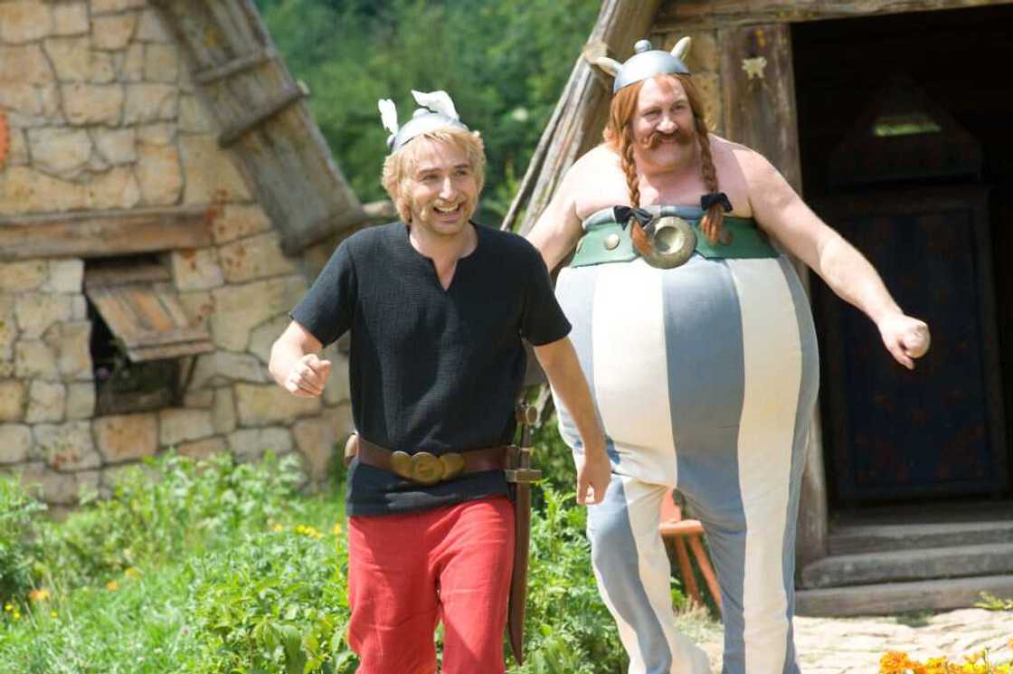 Les acteurs Edouard Baer et Gérard Depardieu sur le tournage d'Astérix & Obélix : Au service de sa Majesté, d'après la BD Les acteurs Edouard Baer et Gérard Depardieu sur le tournage d'Astérix & Obélix : Au service de sa Majesté, d'après la BD