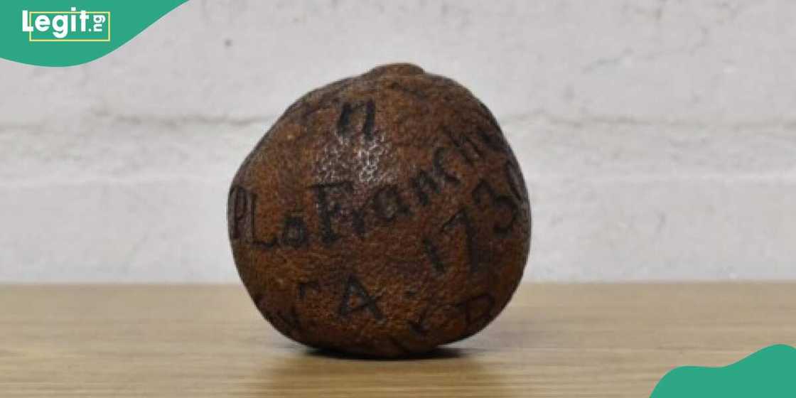 An sayar da wani lemun tsami naira miliyan 1.8 a Ingila. An sayar da wani lemun tsami naira miliyan 1.8 a Ingila.