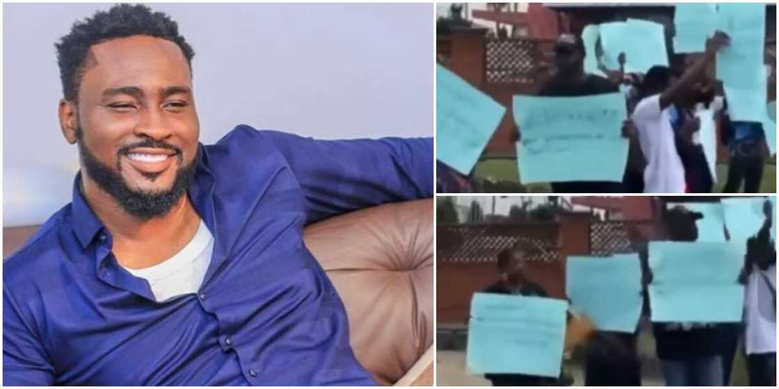 Pere's fans protest Pere's fans protest