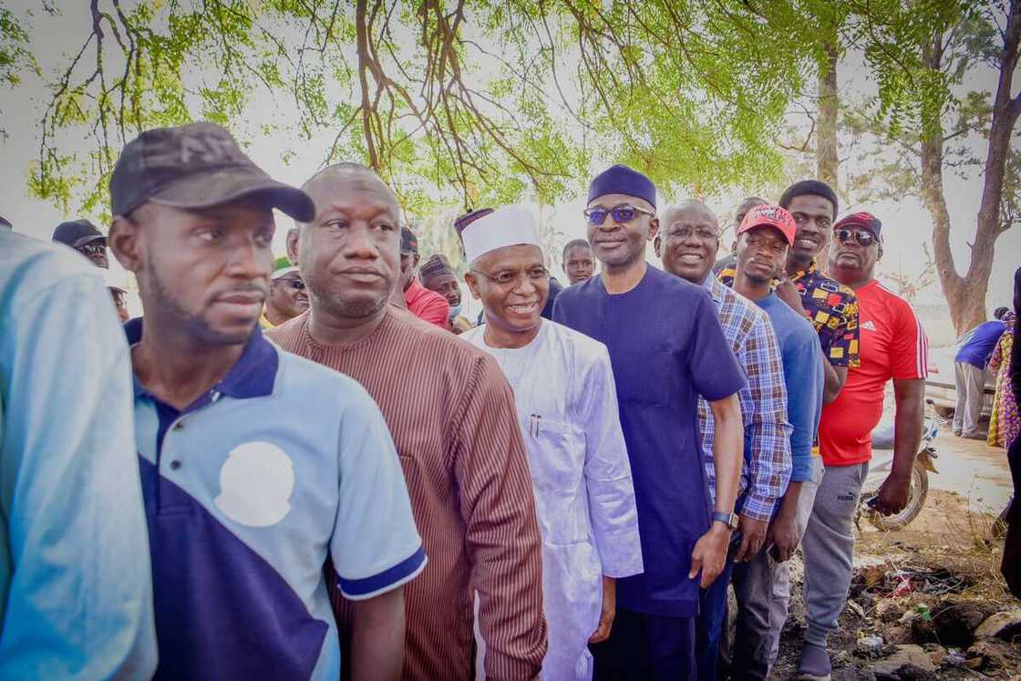 El-rufai na bin layi don kada kuri'arsa a rumfar zabensa ta Ungwan Sarki El-rufai na bin layi don kada kuri'arsa a rumfar zabensa ta Ungwan Sarki