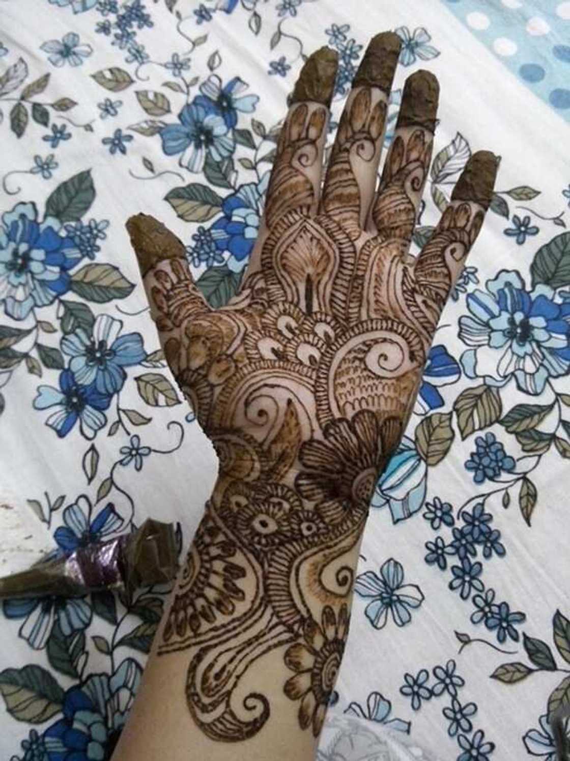 Assorted henna pattern