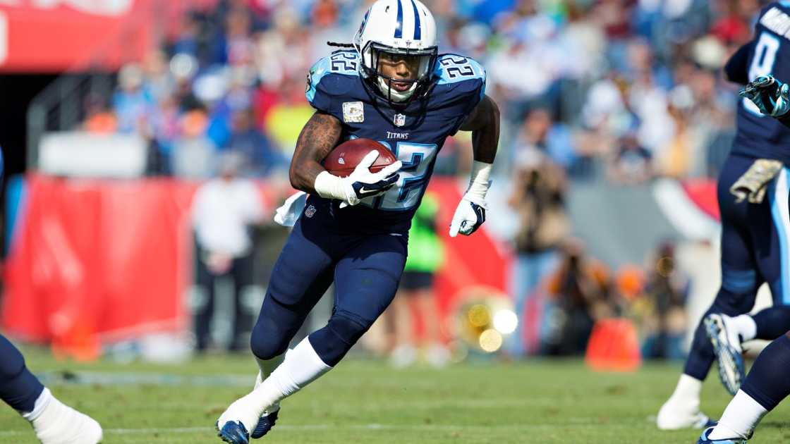 Dexter McCluster of the Tennessee Titans runs the ball