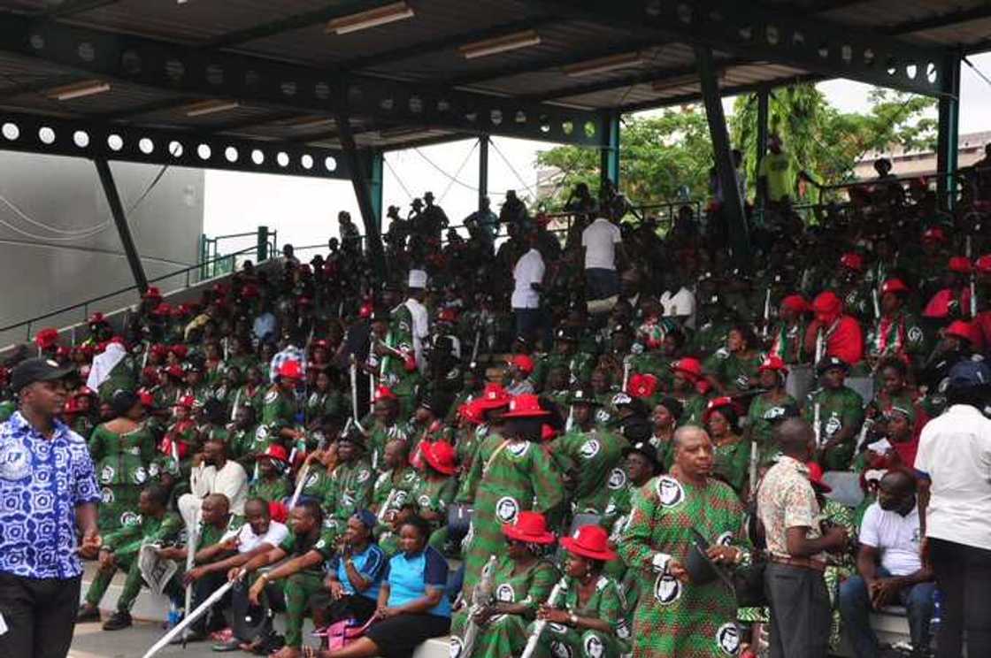 Ba mu da niyyar korar ma'aikata a yanzu - Gwamnatin Tarayya Ba mu da niyyar korar ma'aikata a yanzu - Gwamnatin Tarayya