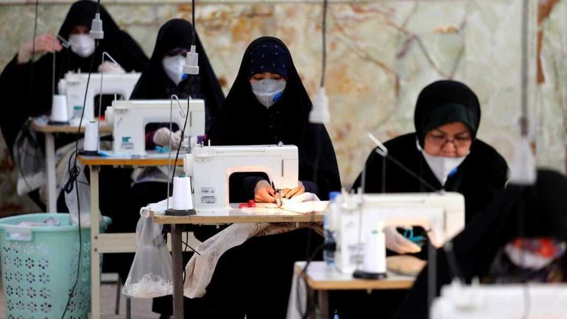 Coronavirus: Kasar Iran ta mayar da Masallaci kamfanin hada takunkumin fuska Coronavirus: Kasar Iran ta mayar da Masallaci kamfanin hada takunkumin fuska