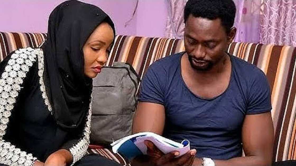 Jarumi Lawan Ahmad ya zabgawa jaruma mai tasowa mugun mari a wurin shirya fim Jarumi Lawan Ahmad ya zabgawa jaruma mai tasowa mugun mari a wurin shirya fim