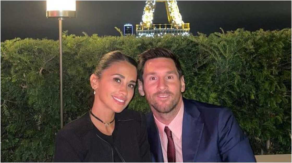PSG Superstar Messi Poses With Wife Antonela Roccuzzo in Paris With Eiffel Tower in the Background PSG Superstar Messi Poses With Wife Antonela Roccuzzo in Paris With Eiffel Tower in the Background