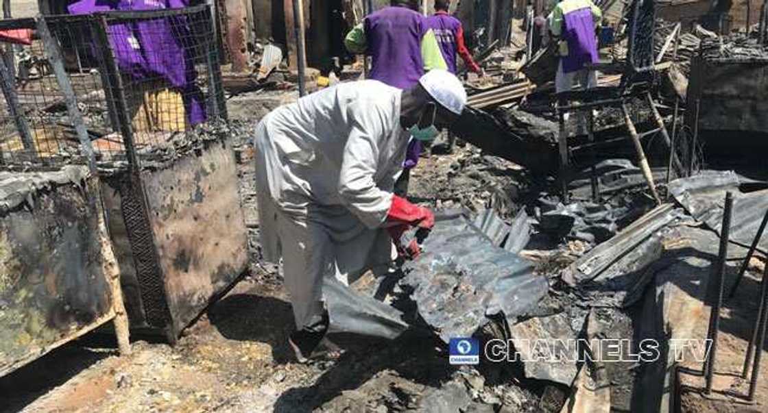 Gwamna Zulum ya nada kwamiti na musamman kan gobarar kasuwar Jagwol (Kalli hotunan annobar) Gwamna Zulum ya nada kwamiti na musamman kan gobarar kasuwar Jagwol (Kalli hotunan annobar)