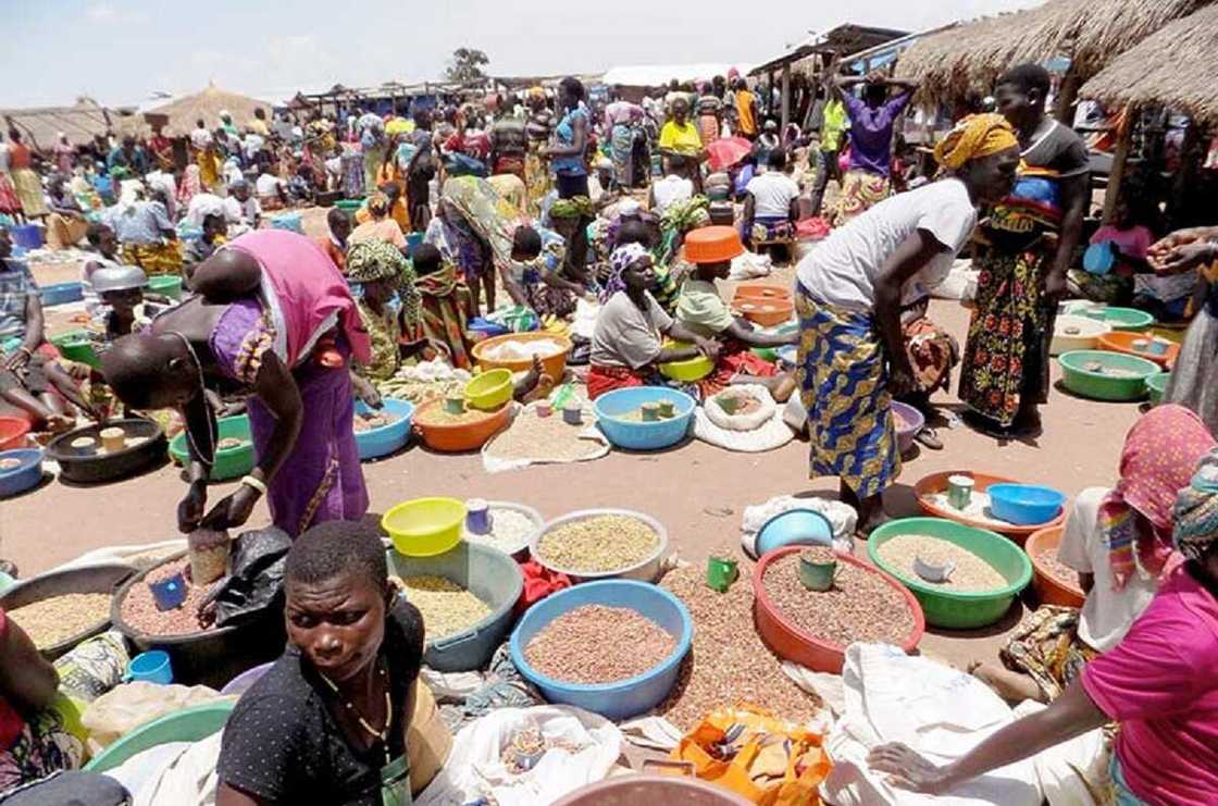 Yadda kayan abinci ya tashi a Najeriya Yadda kayan abinci ya tashi a Najeriya