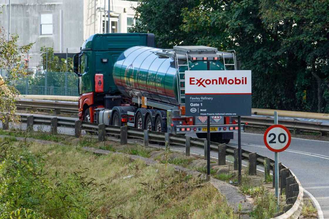 Shell, other big oil companies wave goodbye to Nigeria, as Elumelu, other Nigerian billionaires buy up assets Shell, other big oil companies wave goodbye to Nigeria, as Elumelu, other Nigerian billionaires buy up assets