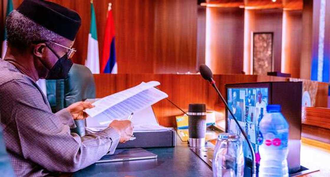 Yanzu-Yanzu: Osinbanjo ke jagorantar Taron majalisar zartarwa bayan tafiyar Buhari Landan Yanzu-Yanzu: Osinbanjo ke jagorantar Taron majalisar zartarwa bayan tafiyar Buhari Landan