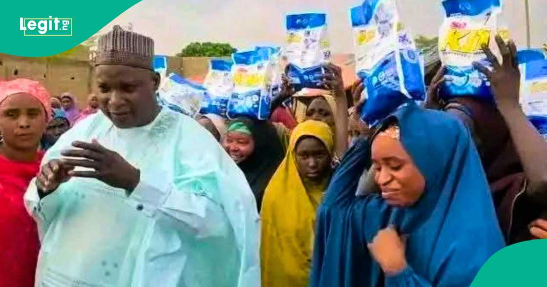 An raba wa mata abin wankin da wanke-wanke a Kano An raba wa mata abin wankin da wanke-wanke a Kano