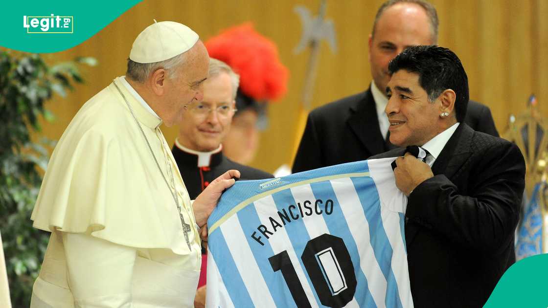 Italian Football authorities have given Pope Francis a befitting honour by postponing all matches in the country. Italian Football authorities have given Pope Francis a befitting honour by postponing all matches in the country.