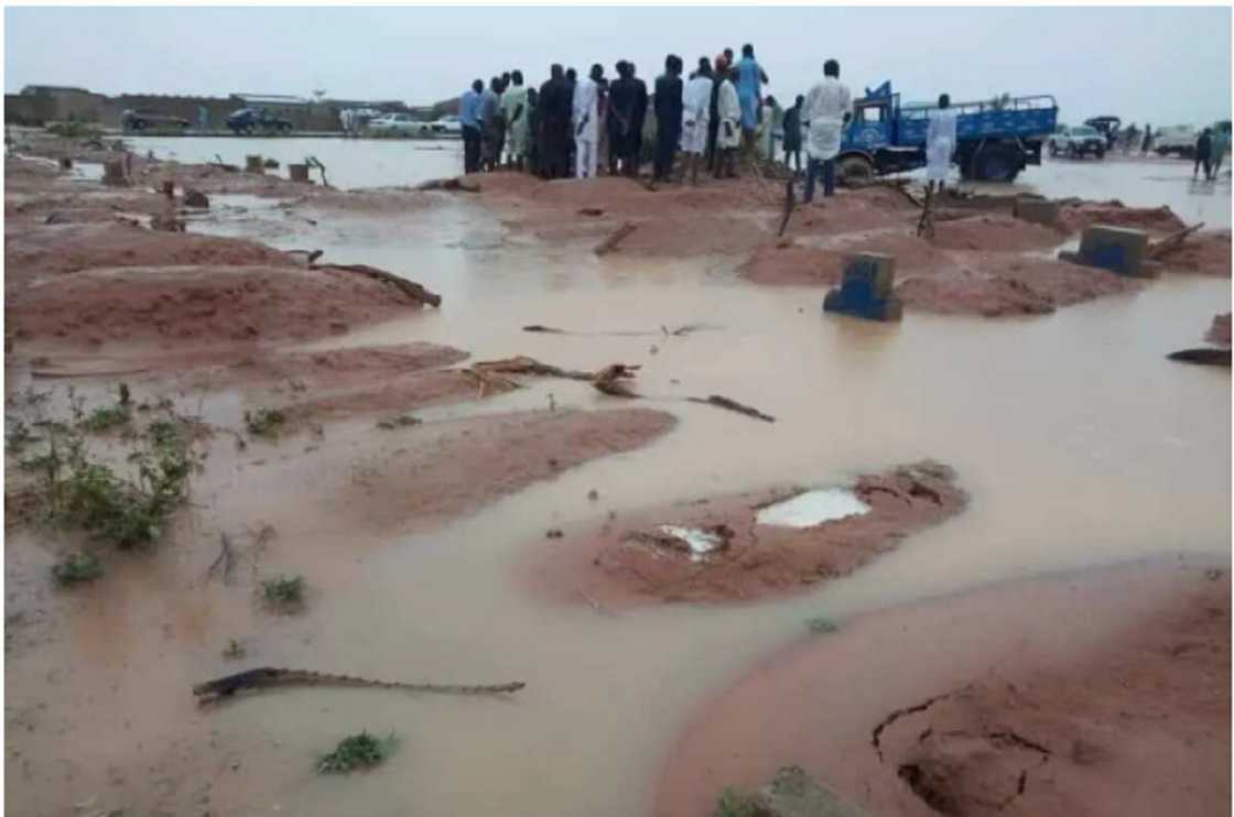 Yobe: Ƙaburbura 650 sun rufta sakamakon ambaliyar ruwa da ta mamaye makabarta Yobe: Ƙaburbura 650 sun rufta sakamakon ambaliyar ruwa da ta mamaye makabarta