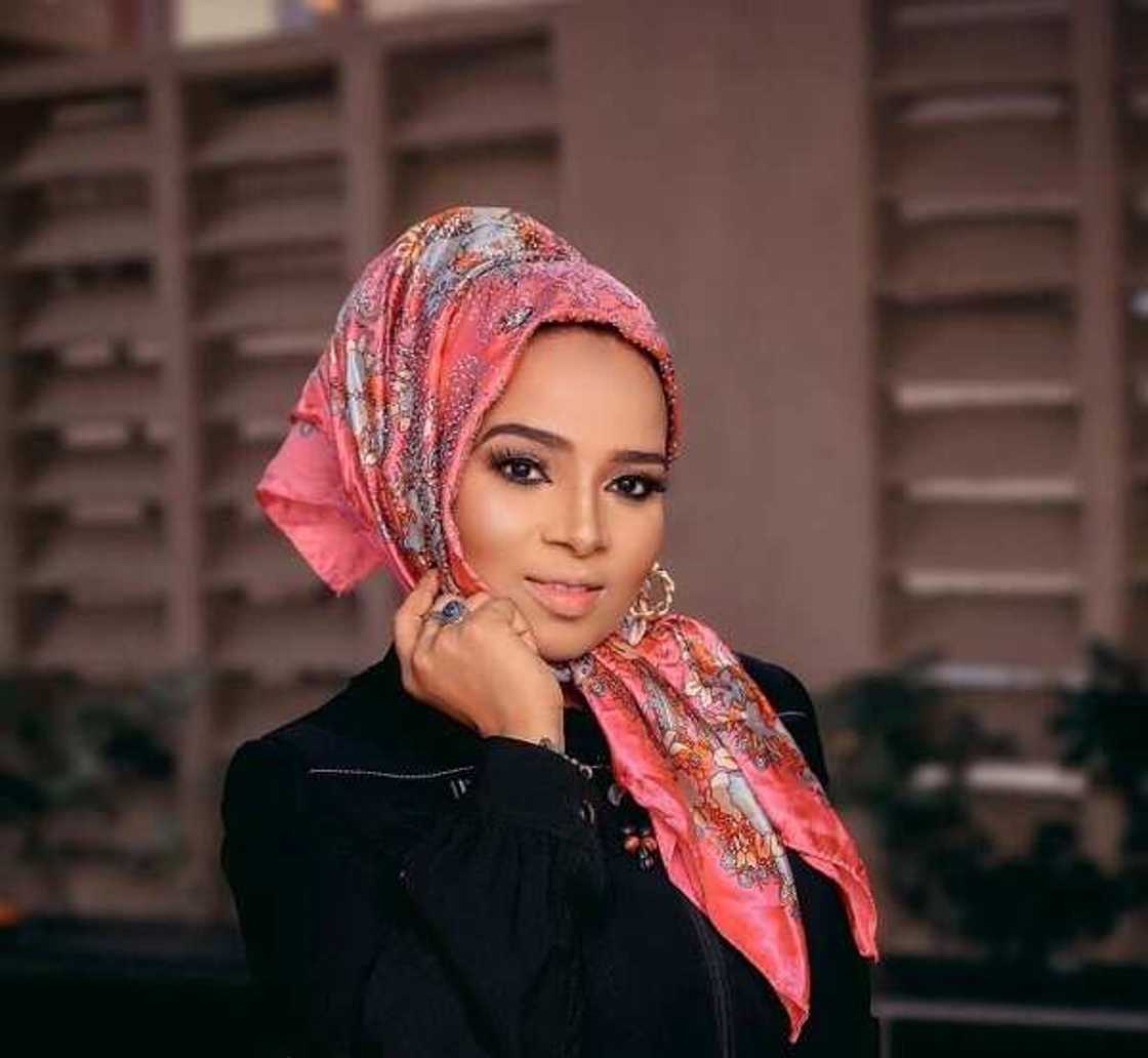 Maimuna wata yarinya Maimuna wata yarinya