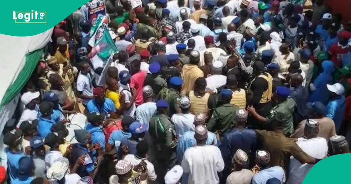 Magoya bayan APC sun yi gangami a Yola. Magoya bayan APC sun yi gangami a Yola.