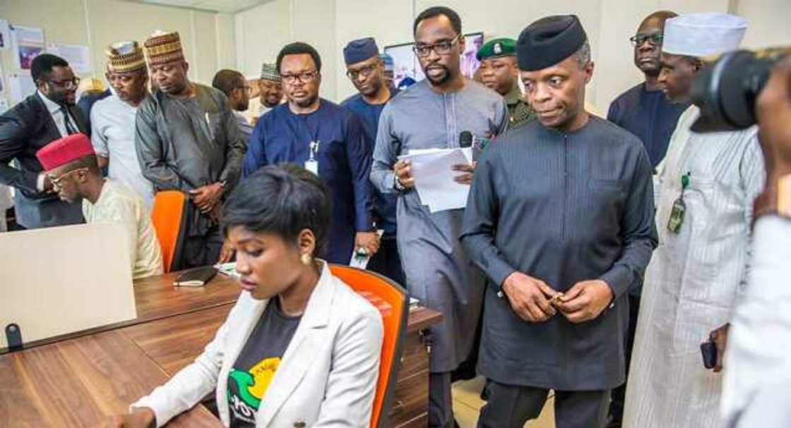 Wata mata ta haifi 'yan tagwaye a layin karbar tallafi a Jigawa Wata mata ta haifi 'yan tagwaye a layin karbar tallafi a Jigawa