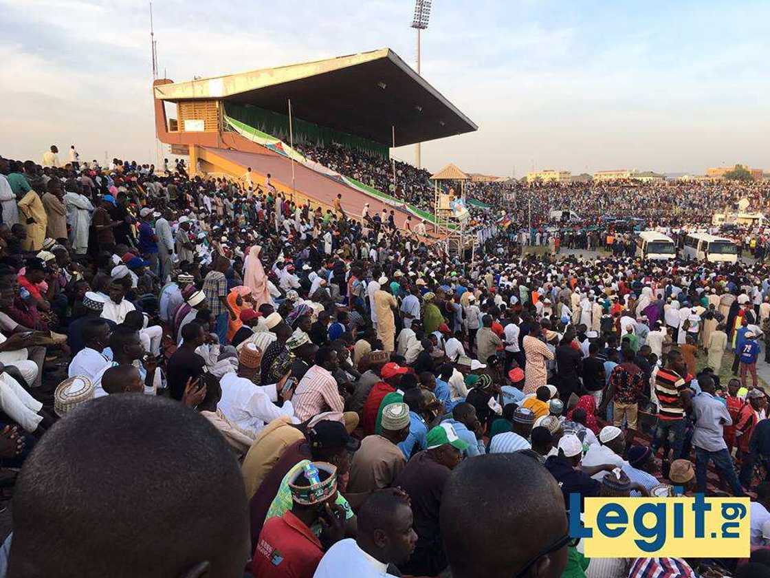 Hotunan yadda mutan jihar Kaduna suka tarbi shugaba Muhammadu Buhari Hotunan yadda mutan jihar Kaduna suka tarbi shugaba Muhammadu Buhari