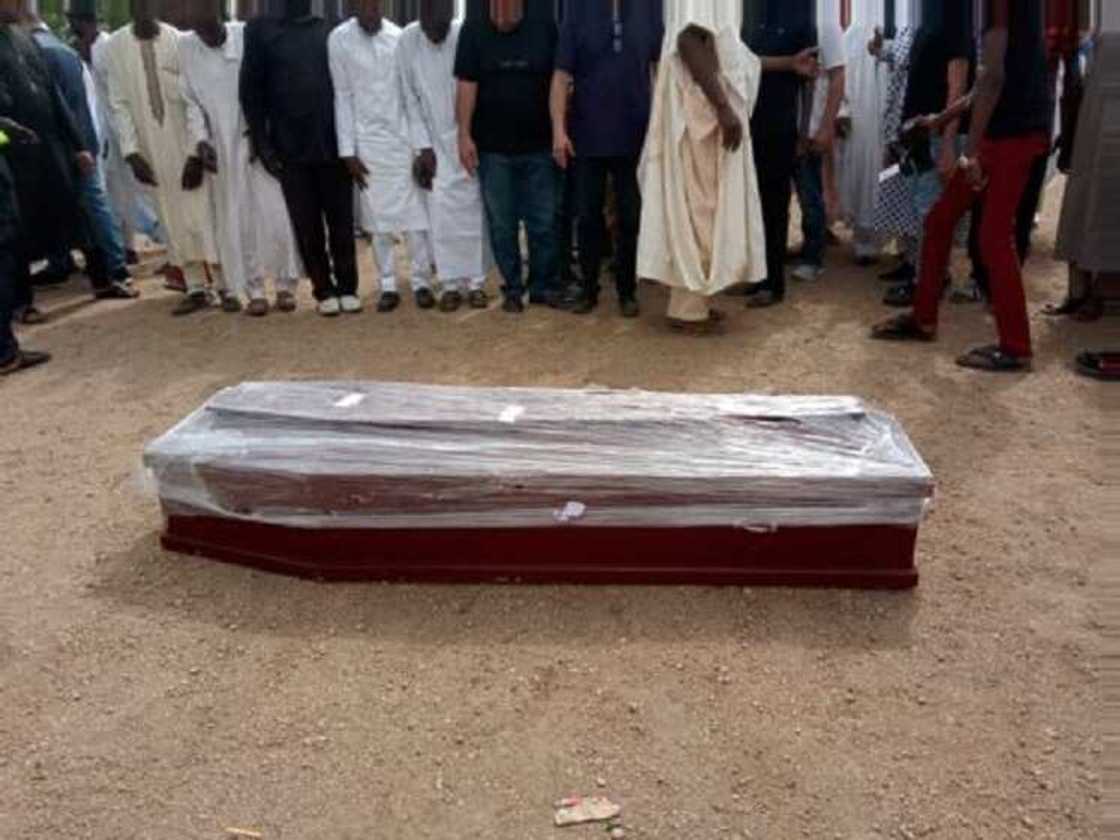 Hotuna: An yi jana'izar biloniya mazaunin Kano, mamallakin Tahir Guest Palace Hotuna: An yi jana'izar biloniya mazaunin Kano, mamallakin Tahir Guest Palace