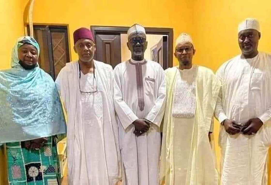Siyasar Kano: Makusantan Kwankwaso sun lallaba sun gana da Shekarau, suna kokarin sake jawo shi PDP Siyasar Kano: Makusantan Kwankwaso sun lallaba sun gana da Shekarau, suna kokarin sake jawo shi PDP