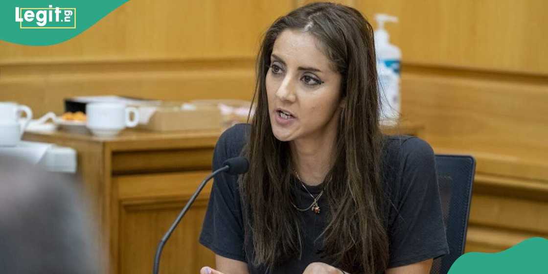 Yar majalisa ta yi murabus saboda satar jaka. Yar majalisa ta yi murabus saboda satar jaka.