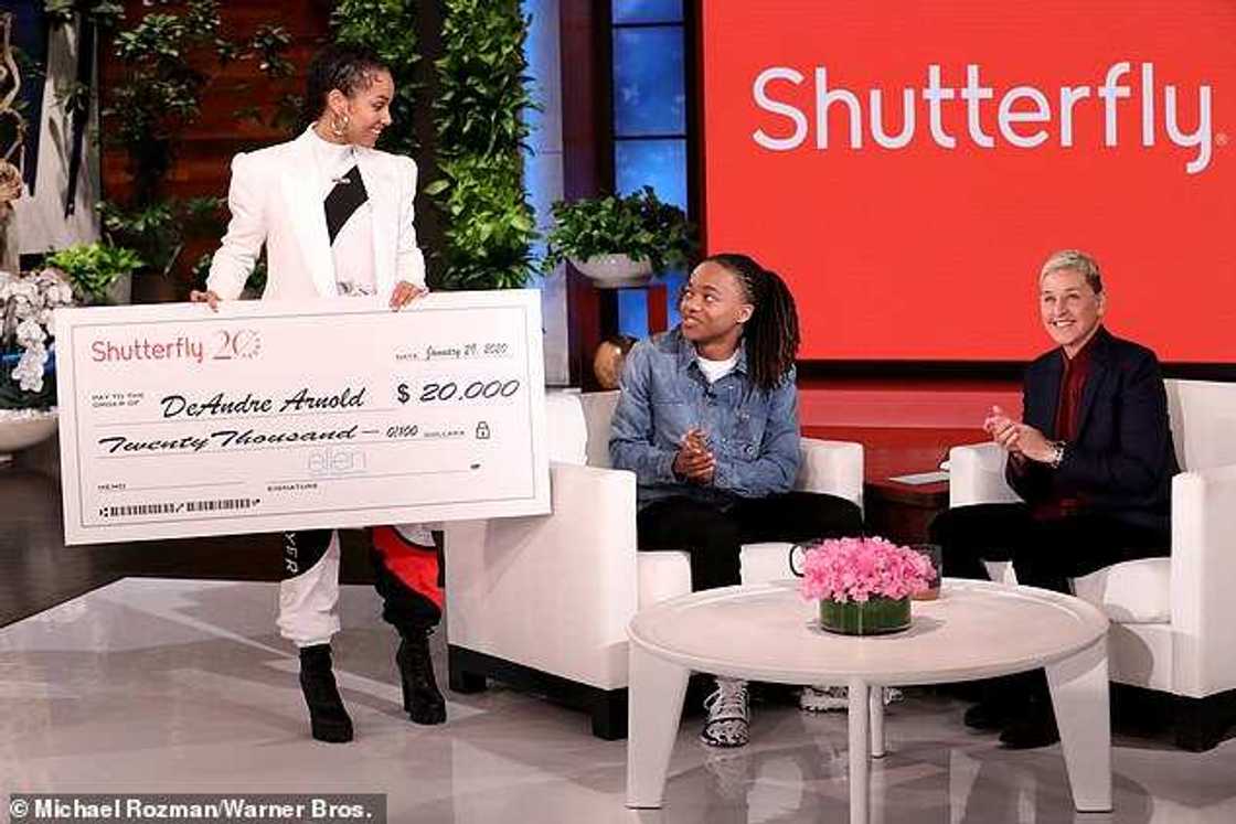 Deandre Arnold: Ellen, Alicia Keys surprise suspended student with N7.2m for college Deandre Arnold: Ellen, Alicia Keys surprise suspended student with N7.2m for college