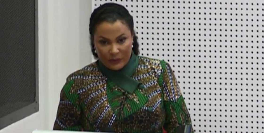 Dakta Doris Uzoka yayin amsa tambayoyi a majalisar dattawa. Dakta Doris Uzoka yayin amsa tambayoyi a majalisar dattawa.