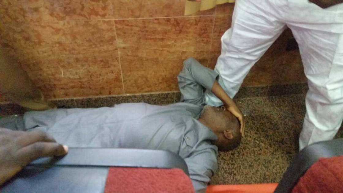 A daure da ankwa a kan kujerar asibiti - Hotunan yadda aka yi shari'ar Metuh cikin shekaru 4 A daure da ankwa a kan kujerar asibiti - Hotunan yadda aka yi shari'ar Metuh cikin shekaru 4