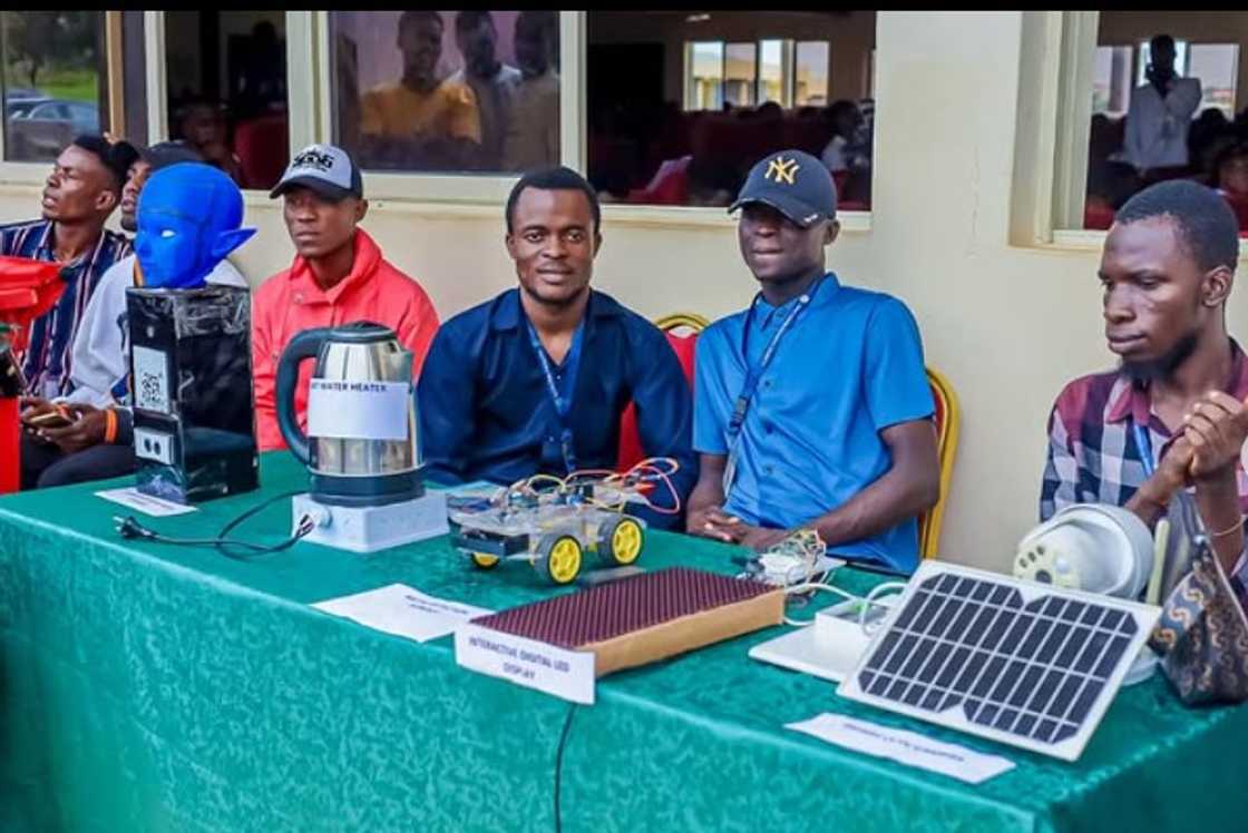 Kwara Poly ICT students displaying items Kwara Poly ICT students displaying items