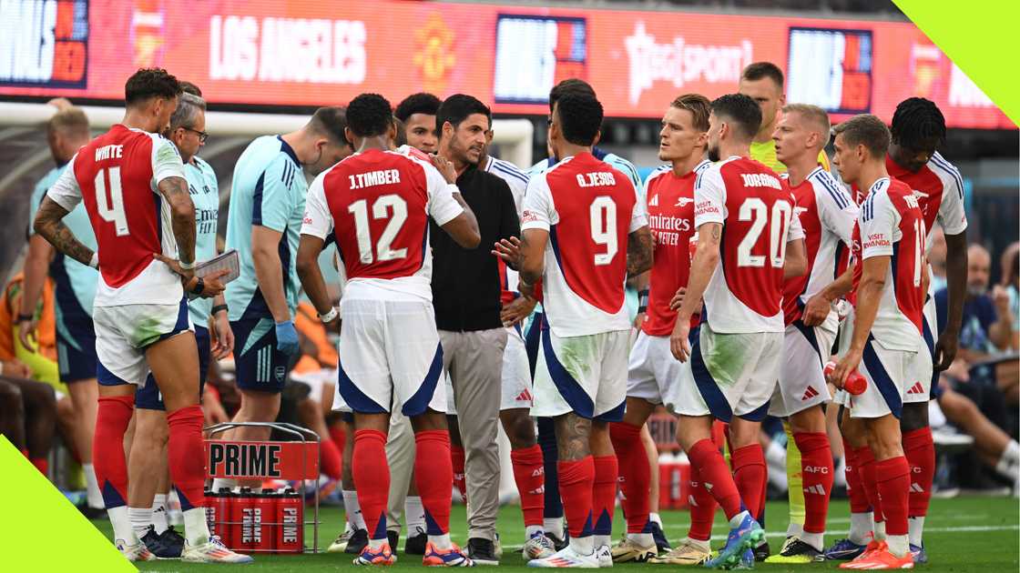 Mikel Arteta and Arsenal players during the water break of a pre-season game.