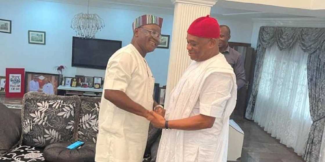 Labari da ɗumi-ɗumi: Ortom ya kaiwa Orji Kalu ziyara a gidansa da ke Abuja Labari da ɗumi-ɗumi: Ortom ya kaiwa Orji Kalu ziyara a gidansa da ke Abuja