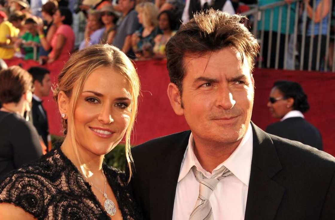 Charlie Sheen et sa troisième ex-épouse, Brooke Mueller Charlie Sheen et sa troisième ex-épouse, Brooke Mueller