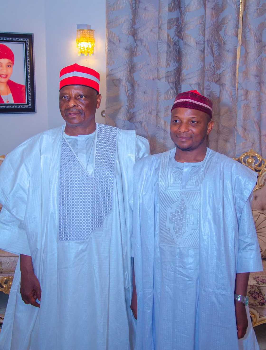 Mustapha Kwankwaso tare da mahaifinsa yayin daurin aure Mustapha Kwankwaso tare da mahaifinsa yayin daurin aure