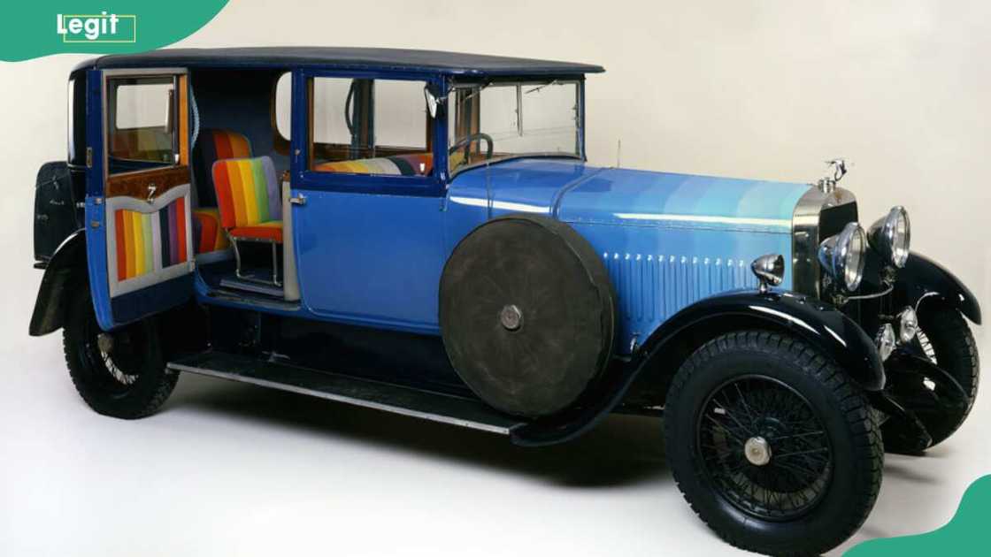 Hispano Suiza H6 parked with one door open Hispano Suiza H6 parked with one door open