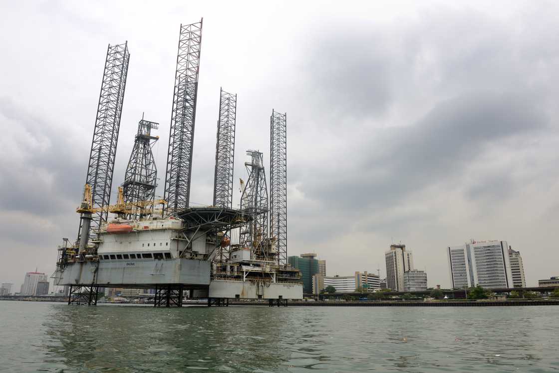 An oil platform in Lagos Port Complex (port of Lagos) located at the Apapa area of Lagos, Nigeria, West Africa An oil platform in Lagos Port Complex (port of Lagos) located at the Apapa area of Lagos, Nigeria, West Africa